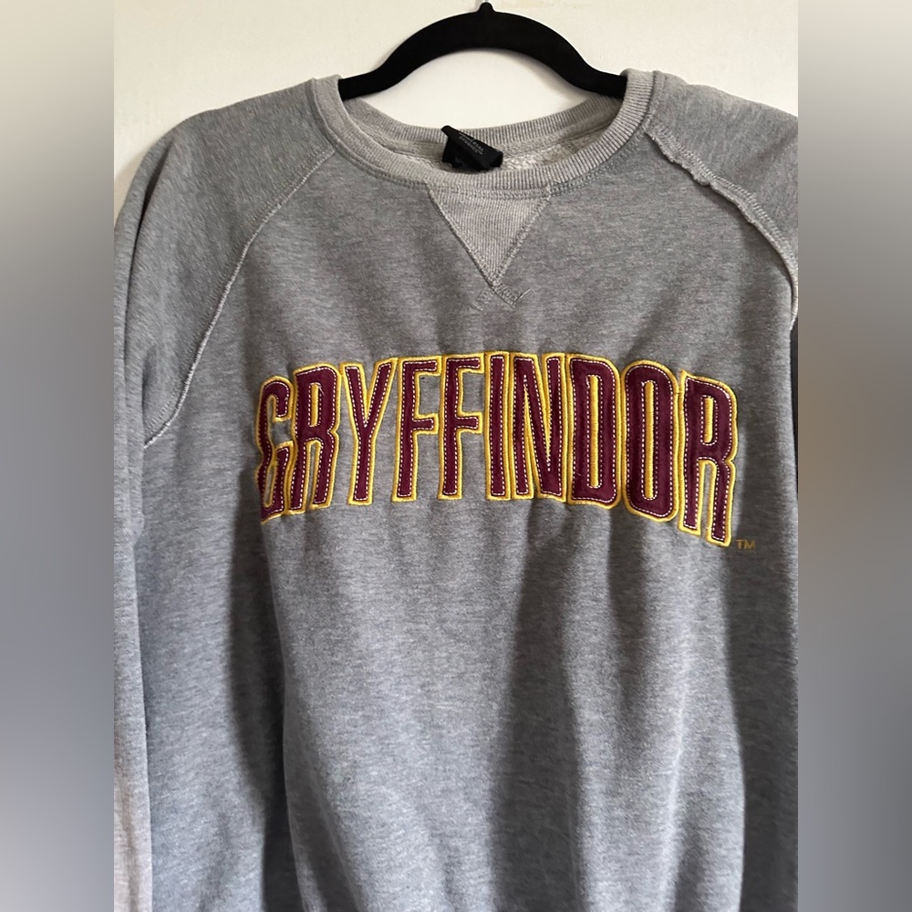 Universal Studios Wizarding World of Harry Potter Gryffindor Crewneck Sweatshirt - Picture 3 of 7